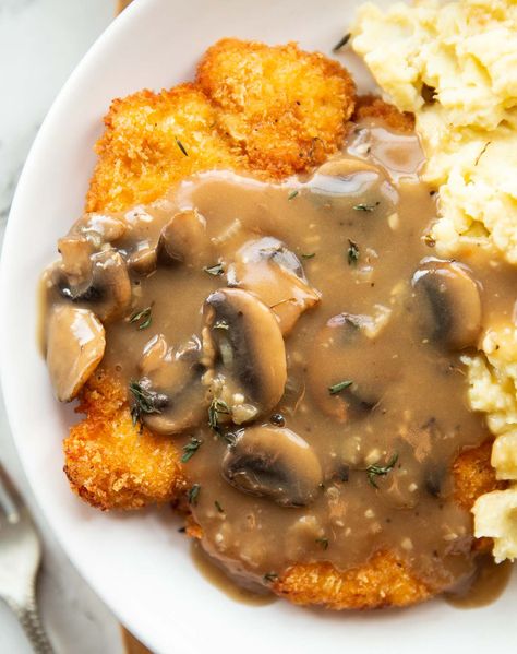 Schnitzel Recipes, Chicken Schnitzel, Homemade Gravy, Chicken Gravy, Mushroom Gravy, English Food, Breaded Chicken, Entree Recipes, Chicken Dishes Recipes