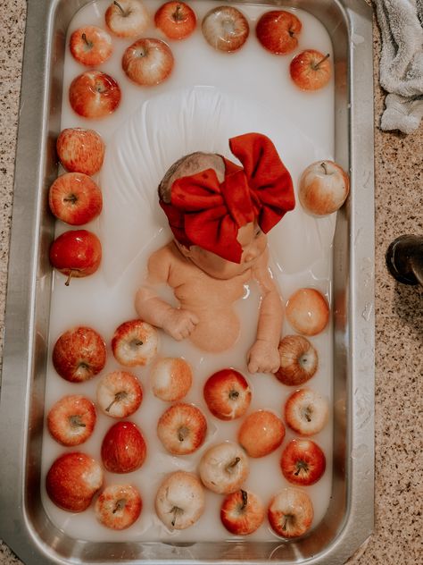 September apples 
Monthly pics Cute Fall Photoshoot Ideas, Photoshoot Ideas For Baby, Fall Photography Ideas, Baby Milk Bath, Fall Baby Pictures, Fall Photoshoot Ideas, 2 Month Baby, Milk Bath Photography, November Baby