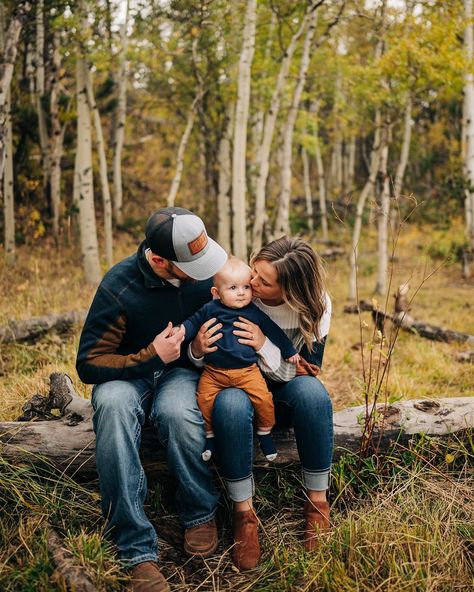 Worried you missed out on family photos for 2024? While I don’t have any openings for outdoor family sessions left in 2024, I am hosting a studio mini session date on November 9th, in Cheyenne! 15 minute sessions, all the final photos. Perfect for holiday cards and grandparent gifts! For more info, click on the link in my bio! I’ve added a couple afternoon spots, but they’re filling up fast. 😬 #cheyennewyoming #cheyennewyomingphotographer #laramiephotographer #fewarrenafb Woodsy Family Photoshoot, November Family Photos, Studio Mini Sessions, Studio Mini, Cheyenne Wyoming, November 9th, Family Sessions, Family Outdoor, Mini Session