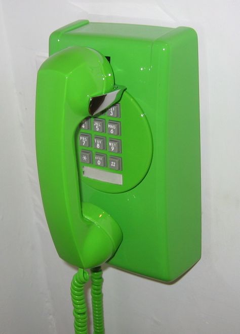 Telephone Vintage, Green Pictures, Dark Green Aesthetic, Retro Phone, Vintage Phones, Green Photo, Green Theme, Old Phone, Simple Green