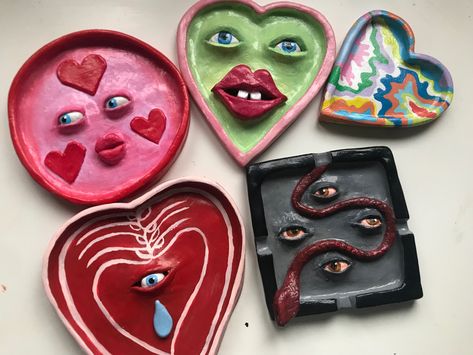 Heart Ashtray Clay, Air Dry Clay Projects For Boyfriend, Clay Art For Boyfriend, Valentines Clay Ideas, Clay Ideas For Boyfriend, Weird Clay Art, Air Dry Clay Ashtray, Easy Clay Sculptures, Air Dry Clay Projects