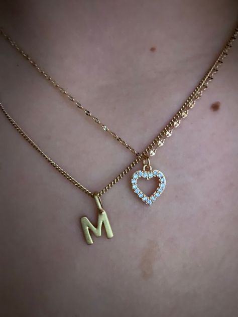 M Necklace Aesthetic, Baddie Necklace, Necklace Gold Jewelry, Necklace Aesthetic, Aesthetic Gold, M Necklace, Jewelry Cute, Best Love Songs, Cute Aesthetic