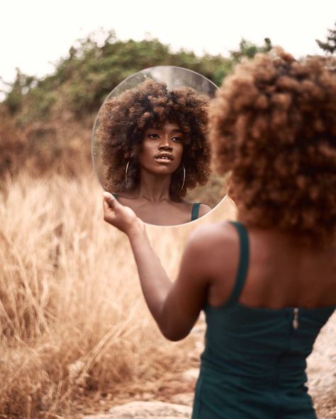 Portraits melanin, african beauty, afro hair Outdoor Shoots Ideas, Creative African Shoot, Nature Pictures Astetic, Natural Photoshoot Ideas, Outdoor Photoshoot Concepts Creative, Melanin Photoshoot Ideas, African Photoshoot Ideas, Photoshoot Ideas In Nature, Creative Outdoor Photoshoot Ideas