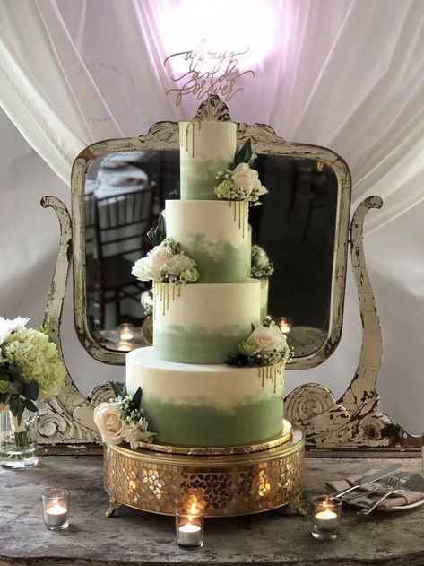 Wedding Cake Sage, Wedding Cake Sage Green, Sage Green Wedding Theme, Green Gold Weddings, Olive Green Weddings, Green Wedding Cake, Quinceanera Cakes, 3 Tier Wedding Cakes, Green Cake