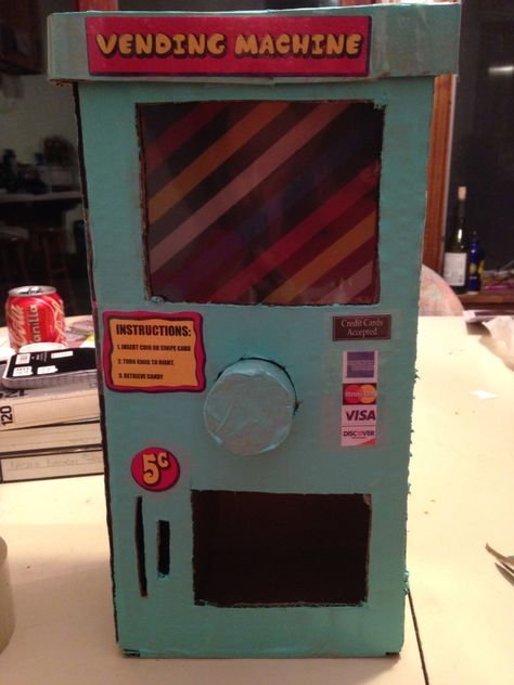 Vending machine made from a cardboard box! Heart Healthy Dinner Recipes, Heart Healthy Dinner, Mini Vending Machine, Diy Machine, Healthy Dinner Recipes For Two, Dinner Recipes For Two, Cardboard Box Crafts, Box Decoration, Paper Engineering