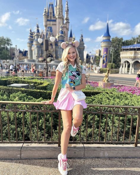 Disneyland 2024, Disney Outfits Women, Disney Fits, Outfit Disney, Disney Adult, Cute Disney Outfits, Disney Photo Ideas, Disney 2024, Disney World Outfits