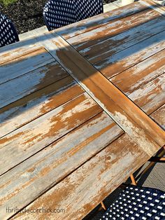 Refinish Outdoor Wood Furniture, Refurbished Outdoor Table, Refinishing Outdoor Wood Furniture, Diy Outdoor Table Top Replacement, Refinish Outdoor Table, Painted Outdoor Table Ideas, Outdoor Table Painting Ideas, Dining Table Refinishing Ideas Diy, Outdoor Table Redo