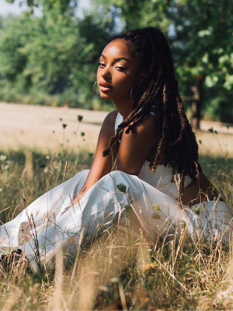 Outdoor Photoshoot Female, Aesthetic Photoshoot Black Women, Photoshoot Ideas Creative Outdoor Nature, Down To Earth Photoshoot, Photo Shoot Ideas Black Women Outdoor, In The Grass Photoshoot, Green Grass Photoshoot Ideas, Baddie Outdoor Photoshoot, Outdoor Photoshoot Ideas For Women Black