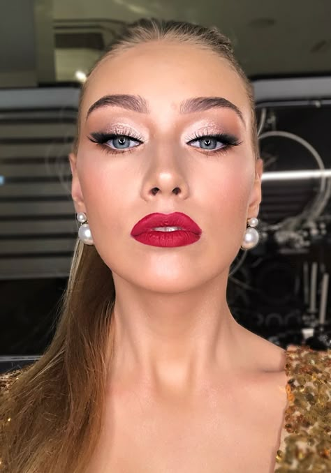 Wedding Makeup Red Lipstick, Red Lipstick Makeup Looks, Fall Wedding Makeup, Red Lips Makeup Look, Magic Makeup, Maquillage On Fleek, Mekap Mata, Red Lipstick Makeup, Prom Eye Makeup