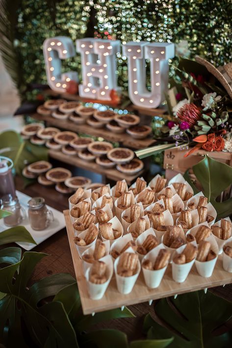 Churro Table Wedding, Churro Dessert Table, Mexican Dessert Table Wedding, Churro Cups For Wedding, Beignet Bar Wedding, Wedding Churro Station, Churros Party Display, Mexican Dessert Wedding, Food And Dessert Table