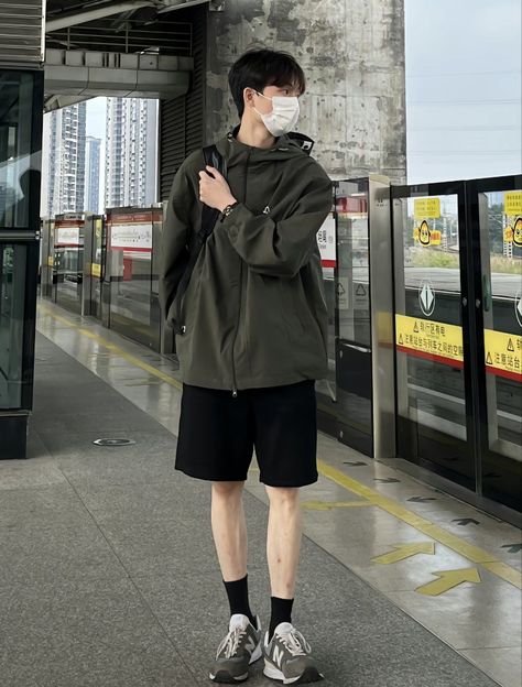 men’s fashion inspo outfit xiaohongshu xhs chinese Xiaohongshu Outfits Men, Chinese Man Outfit, Chinese Men Outfit, Chinese Male Fashion, Street Style China, Outfit Cowok, Chinese Outfit, Clothing Reference, Teen Boy Outfits