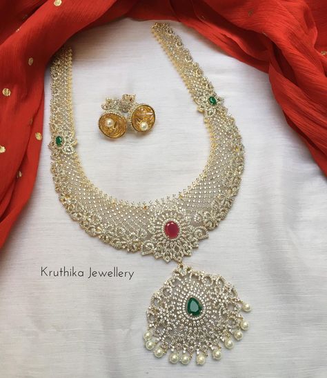 White Stone Haram, Diamond Haram, Top Lehenga, White Stone Jewelry, Diamond Necklace Designs, White Stones, Bridal Gold Jewellery Designs, Gold Jewellery Design Necklaces, Jewelry Indian