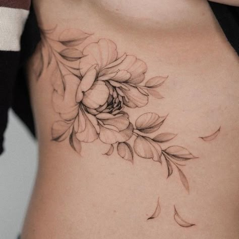 Flower Neck Tattoo, Peony Flower Tattoos, Realistic Flower Tattoo, Mastectomy Tattoo, Flower Tattoo Drawings, Ribcage Tattoo, Hand And Finger Tattoos, Feather Tattoo Design, Special Tattoos