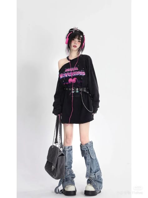 Leg Warmers Outfit Aesthetic, Korean Grunge Aesthetic, Asian Punk, Warmers Outfit, Korean Grunge, Aesthetics Outfits, Leg Warmers Outfit, Grunge Aesthetics, 2000s Japanese Fashion