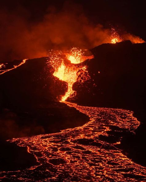 Lavagirl Aesthetic, Magma Aesthetic, Vulcan Aesthetic, Volcano Aesthetic, Volcano Pictures, Nature Of God, Lava Flow, Beautiful Locations Nature, Natural Phenomena