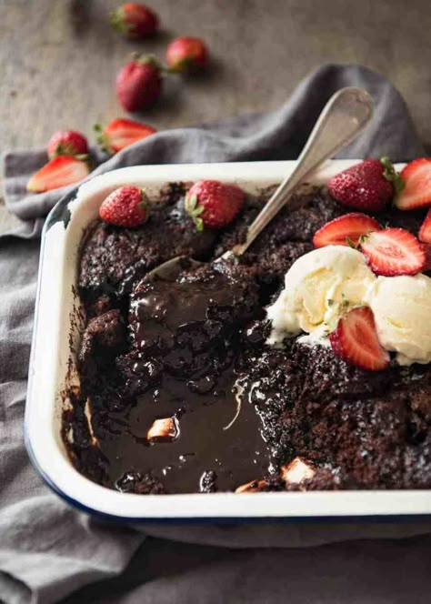 Chocolate Self Saucing Pudding, Weight Watcher Desserts, Self Saucing Pudding, Recipe Tin, Recipetin Eats, Low Carb Dessert, Moist Chocolate Cake, Pudding Desserts, Pudding Cake