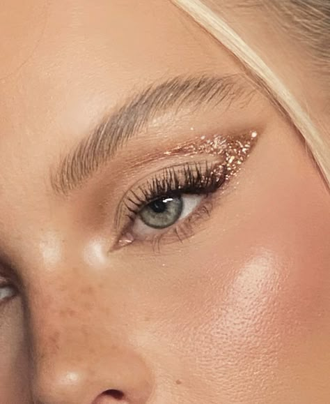 Brookelle Mckenzie, Disco Makeup, Bronze Palette, Angel Makeup, Gold Makeup Looks, Concert Makeup, New Years Eve Makeup, Eye Makeup Pictures, Eye Makeup Designs