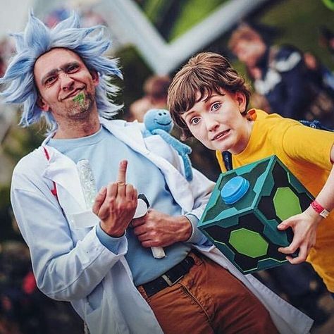 Rick And Morty Costume, Morty Costume, Fitness Shirts, Cartoon Cosplay, Cosplay Cosplay, Rick Y Morty, Comic Con Cosplay, Epic Cosplay, Cosplay Tips