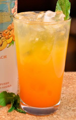 Peach crush cocktail.Delicious cocktail with fresh peaches,whiskey and peach schnapps. Delicious!!! Peach Crush, Peach Whiskey, Peach Cocktail, Rob Roy, Rusty Nail, Fresh Peaches, Peach Schnapps, Master Chef, Delicious Cocktails