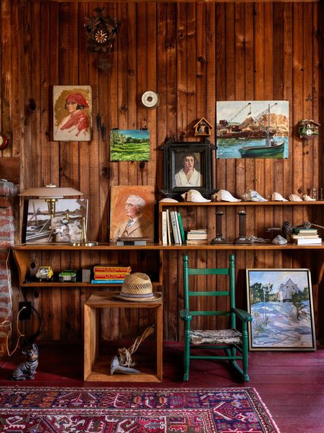 A Cape Cod Beach Shack Where Charm Takes Priority Over Air Conditioning - The New York Times Small House Inspiration, Cape Cod Beach, Chic Beach House, Sleeping Nook, Shingle House, Camp House, Cape Cod Beaches, Beach Cabin, Surf Shack