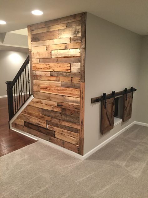 Pallet wall in the basement! Used approx 4-5 pallets. Used sawzall to break apart pallets. Used a bleach-based wood cleaner to wash all boards before hanging. Pallet Board Wall, Basement Shelving, Pallet Accent Wall, Palette Wall, Diy Pallet Wall, Rustic Basement, Pallet Walls, House Makeovers, Farmhouse Flooring