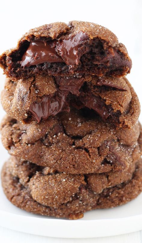 Gingerbread Chocolate, Chocolate Gingerbread Cookies, Dessert Holiday, Chewy Gingerbread Cookies, Chocolate Gingerbread, Ginger Bread Cookies Recipe, Baking Recipe, Chocolate Chunk Cookies, Ginger Cookies