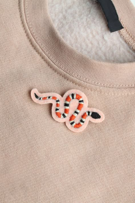 Snake Embroidery Design, Snake Embroidery Pattern, Felt Snake, Embroidered Snake, Snake Embroidery, Embroidering Machine, Snake Brooch, Modern Hand Embroidery Patterns, Clothing Labels Design