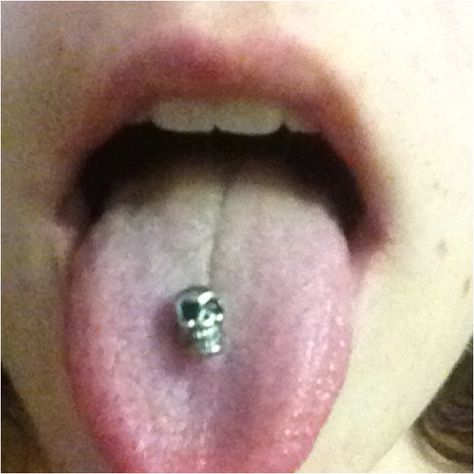 My favorite tongue ring Cross Tongue Piercing, Tongue Rings Aesthetic, Pill Tongue Piercing, Tounge Pericings Aesthetic, Tongue Piercing Aesthetic, Cute Tongue Rings, Cute Tongue Piercing, Tongue Jewelry, Piercing Tongue