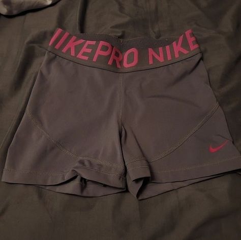 Hot Pink Nike Pro Shorts, Nike Pro Shorts Colors, Old Nike Pros, Cute Nike Clothes, Nike Clothes Aesthetic, Spandex Shorts Outfit, Nike Pros Outfit, Nike Pro Shorts Outfit, Nike Pro Collection