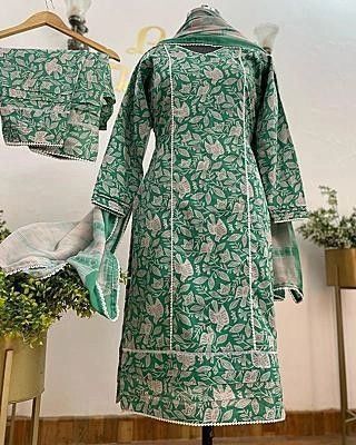 Are you want to see more designs? Print Suit Lace Design, Simple Suit Designs With Laces, All Over Printed Suits Design Indian, Pakistani Cotton Suits Design, Simple Cotton Suits Designs, Plain Suits Design With Lace, Pakistani Lace Kurtas, Cotton Lace Design On Suits, Lace Design On Printed Suits