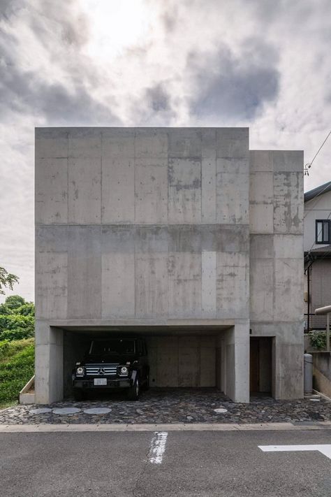 Concrete Minimalist House, Brutalist House, Modern Japanese Architecture, Concrete Interiors, Brutalism Architecture, Concrete Houses, Concrete Architecture, Minimalistic Art, Japanese Architect