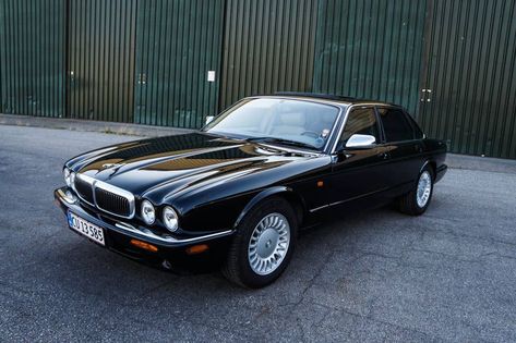 Jaguar XJ8 4 dørs sedan sovereign Jaguar Xjl, Jaguar Xj8, Jaguar Cars, Jaguar Xj, Jaguar Car, Jaguar, Classic Cars, Bmw Car