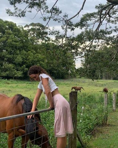 @faeisy Cottagecore Lifestyle, Foto Cowgirl, Miley Stewart, Country Summer, Cowgirl Aesthetic, Ranch Life, Photoshoot Inspo, Cottagecore Aesthetic, Rural Life