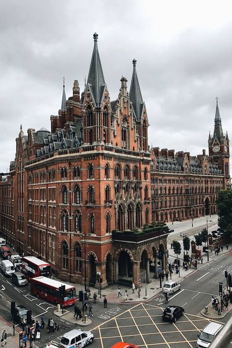 Condé Nast Traveller reveals the scenic locations where #HarryPotter was filmed #UK St Pancras Station, Architecture Photography Buildings, Train Station Architecture, St Pancras, Victorian London, Uk Holidays, London Architecture, Victorian Buildings, Visiting England