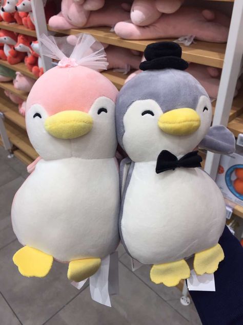 Cute Couple Plushies, Matching Couple Stuffed Animals, Boneka Pinguin Aesthetic, Wife Material Aesthetic, Penguin Teddy Bear, Penguin Stuffed Animal Aesthetic, Cute Penguin Stuffed Animal, Teddy Bear Wallpaper, Personalised Gifts Diy