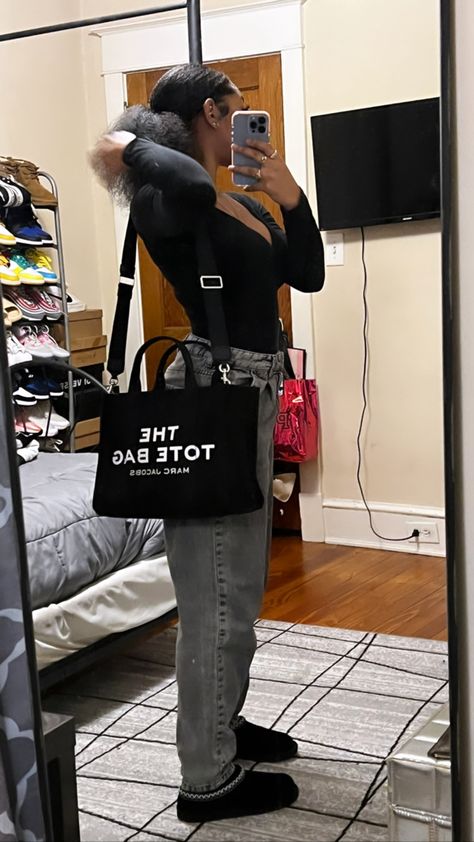 Black Tote Bag Outfit, Black Tasman Ugg Outfit, Swag Outfits For Girls, Streetwear Fashion Women, Cute Comfy Outfits, Cute Swag Outfits, Simple Trendy Outfits, Baddie Outfits Casual