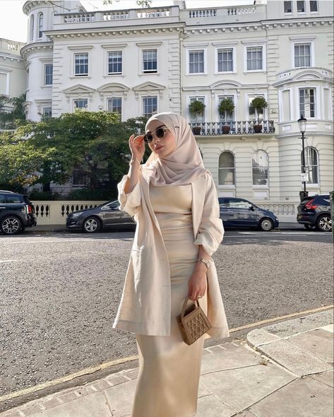 Dress Cream Hijab, Satin Hijab Outfit, Birthday Modest Outfit, Birthday Hijab Outfit, Hijab Birthday Outfit, Birthday Outfit Hijab, Hijabi Birthday Outfit, Muslim Graduation Outfit, Cream Outfit Hijab