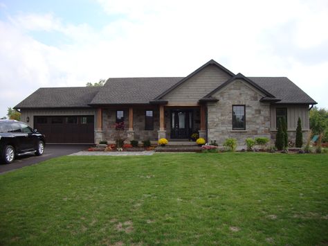 roof Raised Bungalow, Home Design Exterior, House Plans Australia, Modern Bungalow House Design, Craftsman Ranch, Ranch Homes, Unique House Plans, Modern Remodel, Bungalow Exterior