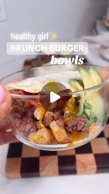 MaKayla Kim Thomas on Instagram: "good morning 🙂 just an easy, high protein, breakfast bowl for my healthy queens (and kings 🤪)   I actually love these for lunch too—hence, BRUNCH bowls. Fix these up to fit your needs 🫶🏼   Breakfast burger bowls are from my Balanced Bites cookbook ❤️‍🔥   If you don’t know what to do or where to start—get all my recipes in ONE spot and let’s crush our goals 🫶🏼 digital cookbooks + follow along fitness plans available at makaylathomas . com   #healthybreakfast #breakfastmealprep #mealprep #breakfastideas #mealideas #healthymeals #highprotein #breakfastbowls" Easy High Protein Breakfast, Work Snacks, Makayla Thomas, Burger Bowls, Brunch Burger, Fat Food, Cycle Syncing, Fitness Plans, Healthy Breakfast Bowls