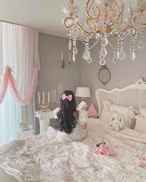 Corquette Aesthetic Girl Room, Princess Bedroom Ideas For Women, Coquette Discord Banner, Feminine Bedroom Romantic, Coquette Discord, Tattoo Modern, Royal Room, Girly Room Decor, Dream Bedroom Inspiration