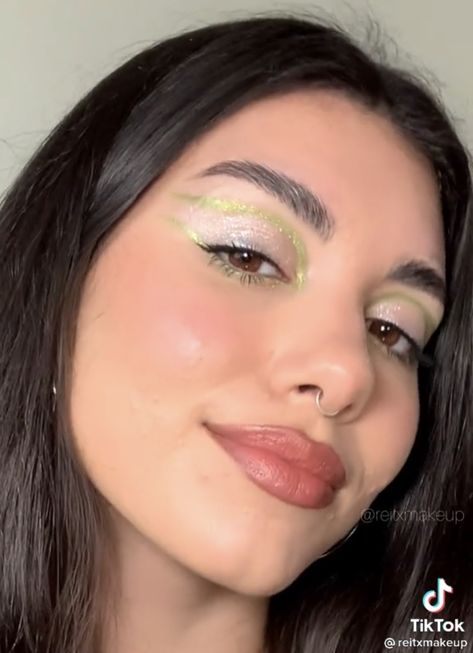 Maddy Green Makeup, Euphoria Green Makeup, Maddie Euphoria Makeup, Makeup Application Order, Special Makeup, Rave Makeup, Swag Makeup, Makeup Help, Cool Makeup Looks