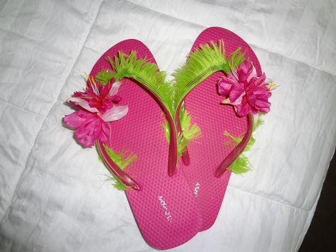 easy cheap cute flip flops!!! Buffett Ideas, Flower Shaped Flip Flops For Beach, Jimmy Buffett 1970s, Jimmy Buffett Tailgate, Jimmy Buffett Party, Coconut Bra, Margaritaville Party, Jimmy Buffett Concert, Margarita Party