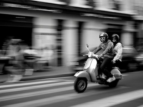 Vespa PX, Paris Vespa Couple, Vespa Px 150, Vespa Vintage Italy, Riding Scooter, Italian Scooter, Classic Vespa, Vespa Px, Motorcycles And Scooter, Lambretta Scooter