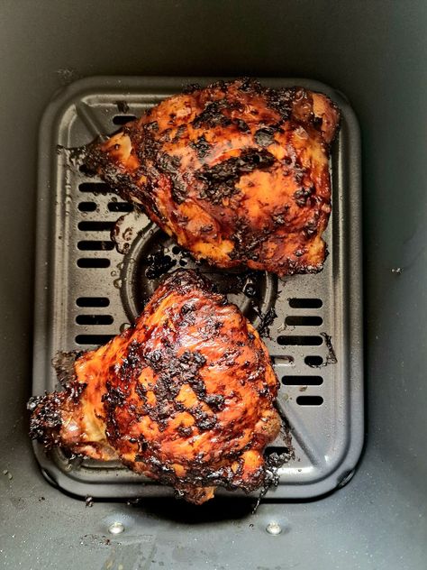 Air Fry Jerk Chicken, Air Fryer Jerk Chicken, Jerk Chicken Breast, Air Fryer Recipes Uk, Jerk Chicken Marinade, Honey Chicken Thighs, Chicken Leg Quarter Recipes, Jerk Chicken Recipe, Air Fryer Chicken Thighs