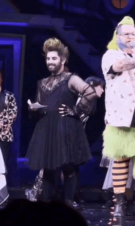 Beetlejuice Pfp Musical, Beetlejuice Matching Pfp, Movie Inspired Halloween Costumes, Alex Brightman Beetlejuice, Beetlejuice Pfp, Beetlejuice The Musical, Beatle Juice, Beetlejuice Musical, Beetlejuice Fan Art