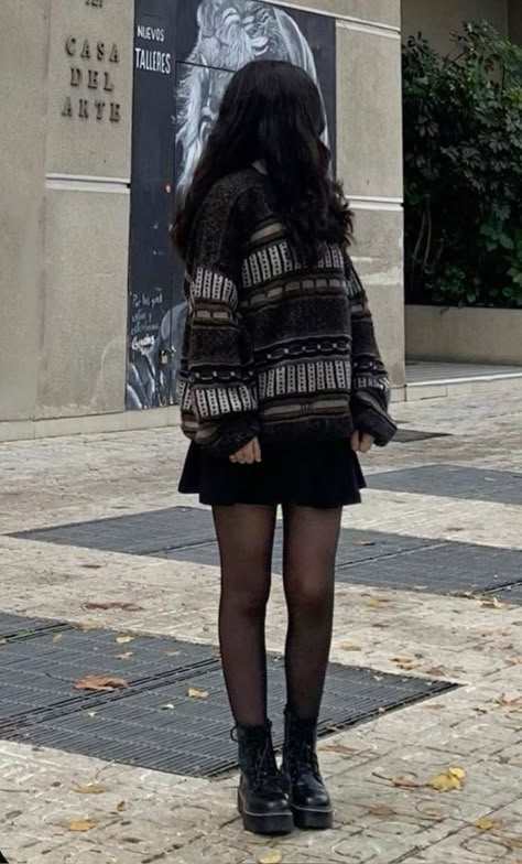 Downtown Outfits, Trendy Skirts, Winter Inspo, Outfit Inspo Casual, Looks Street Style, Trendy Fall Outfits, Downtown Girl, Autumn Outfits, Fall Fits