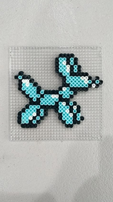 Cool Iron Bead Ideas, Melty Beads Patterns Templates, Iorn Bead Ideas, Perler Bead Balloon Dog, Perler Bead Optical Illusion, Pysla Beads Ideas, Peeler Bead Characters, Things To Make Out Of Melting Beads, Funny Perler Beads Ideas