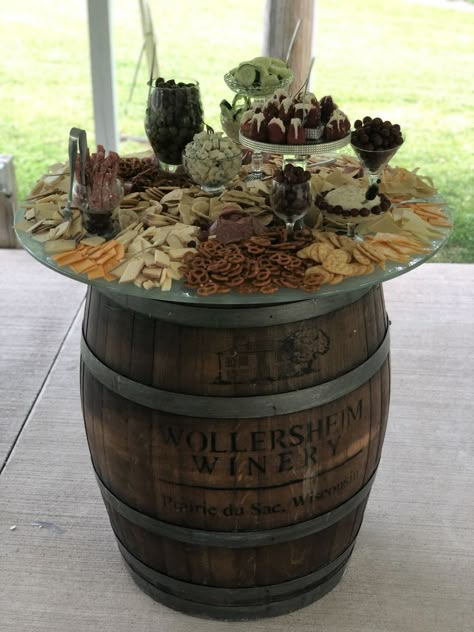 Backyard Fall Reception Ideas, Country Bar Themed Party, Pulled Pork For Wedding Reception, Farmhouse Party Table Decor, Country 50th Birthday Party Ideas, 50th Birthday Party Tables, Wedding Ideas Winery, 50th Rustic Birthday Party Ideas, Rustic Dinner Party Decorations