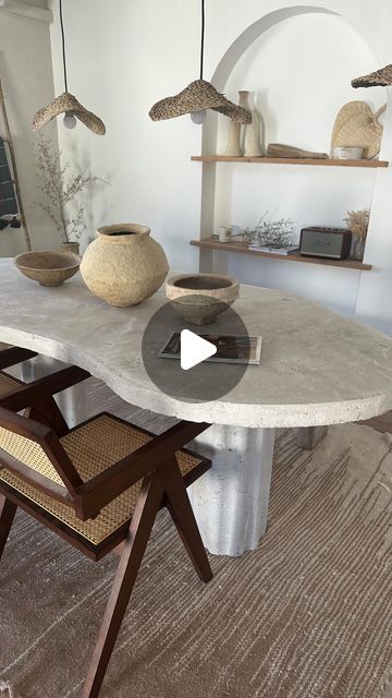 Travertine Table Diy, Diy D, Deco Salon, Instagram Diy, Diy Table, Wabi Sabi, Dining Table, Stone, Instagram