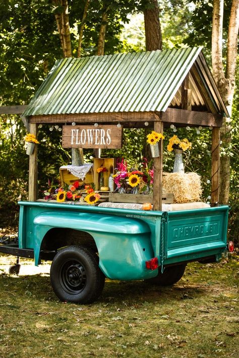 Truck Bed Trailer Flower Stand, Roadside Pumpkin Stand, Roadside Stand Diy, Truck Bed Flower Stand, Portable Flower Stand, Farm Stand Cart, Flower Roadside Stand, Truck Bed Farm Stand, Road Side Flower Stand